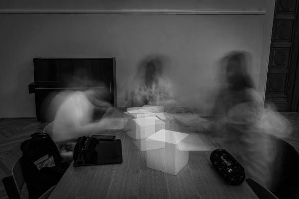 istock Greyscale blurry image of a couple at a date 1433341833
