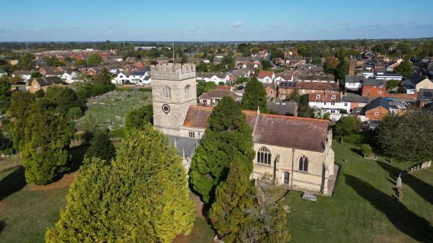 윈슬로우, 버킹엄셔, 햇빛 속의 세인트 로렌스 교회의 조감도 - buckinghamshire 뉴스 사진 이미지