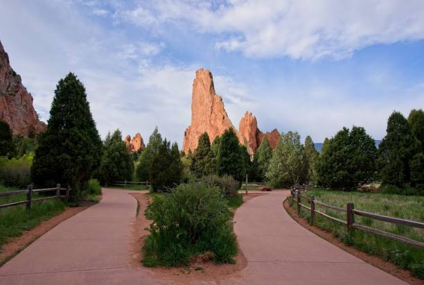 hermosa toma del jardín de los dioses ubicado en colorado springs, co, usa - garden of the gods fotografías e imágenes de stock