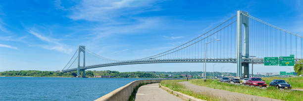 verrazano-narrows bridge, promenade, belt parkway 및 new york harbor, new york city, usa. - staten island new york harbor sea harbor 뉴스 사진 이미지