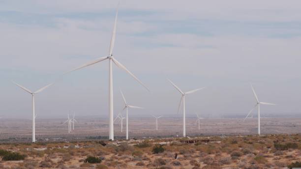 windmühlen auf windparks, windmühlen-energiegeneratoren. wüstenwindpark, usa. - kumeyaay stock-fotos und bilder