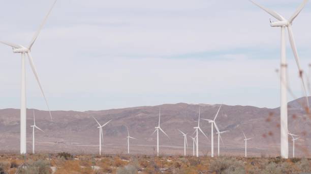 windmühlen auf windparks, windmühlen-energiegeneratoren. wüstenwindpark, usa. - kumeyaay stock-fotos und bilder