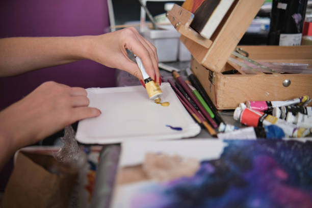 istock Mixing paint for a beautiful painting 1433419637