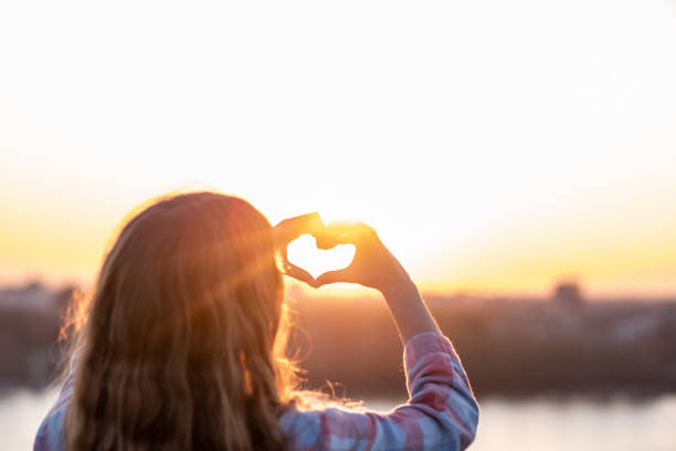 istock Little girl at sunset 1433433991