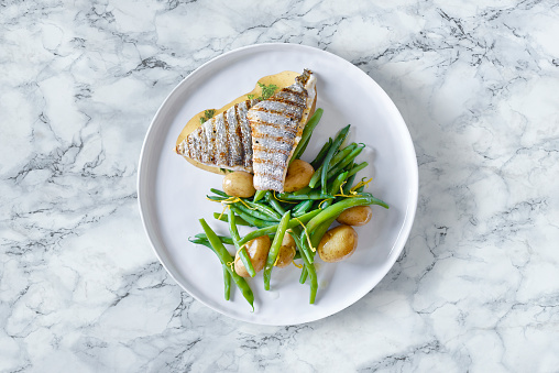 Fried cod fillet with fresh vegetables