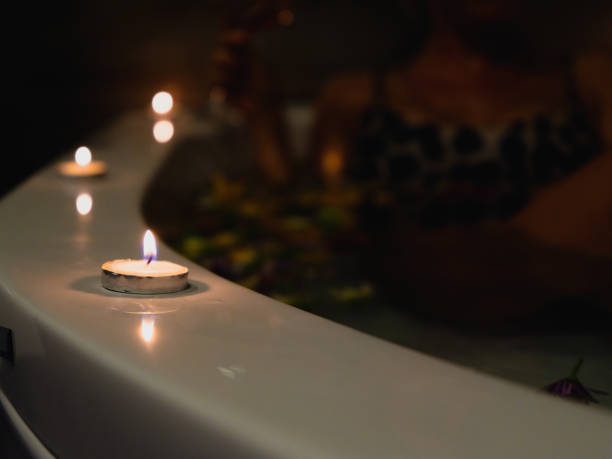 istock a hot tub and burning candles 1433446497
