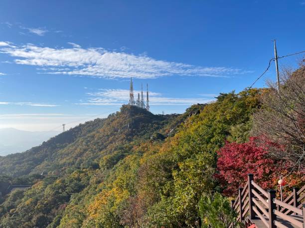 istock Autumn Hiking in Seoul 1433505008