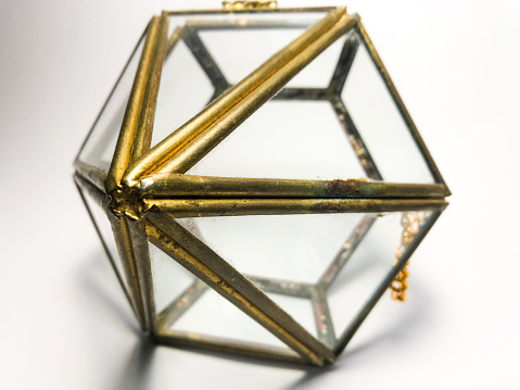 Geometric glass box