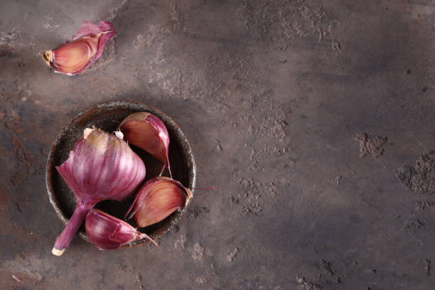 ripe garlic healthy food on the table - 11275 imagens e fotografias de stock