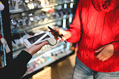 kontaktloses-bezahlen-mit-smartphone.jpg?b=1&s=170x170&k=20&c=LMVuxj525ihmbIV71ybd_j2QJlbLtKfT23IH1i_nQiI=