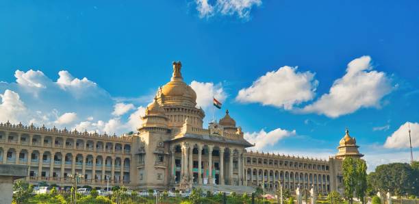 vidhana soudha w bangalore, indie - siedziba legislatury stanowej karnataka - bangalore india parliament building vidhana soudha zdjęcia i obrazy z banku zdjęć