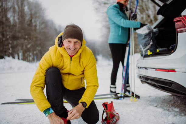 istock Senior couple near car trunk preparing for winter skiing. 1433574591
