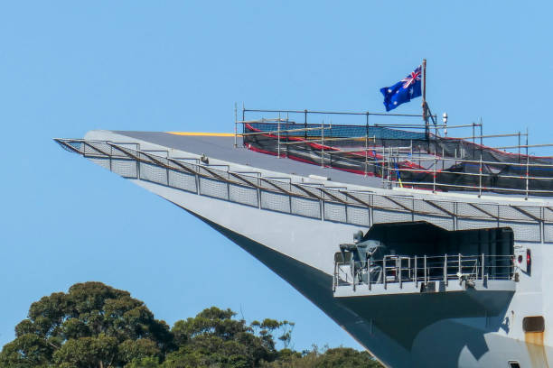 réparations des postes de pilotage - aircraft carrier repairing air vehicle military photos et images de collection