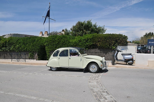 The Citroën 2CV is a low-cost car from the automaker Citroën. Produced between 1948 and 1990, it was one of the most popular models of the brand, reaching the incredible mark of 5,114,969 units.