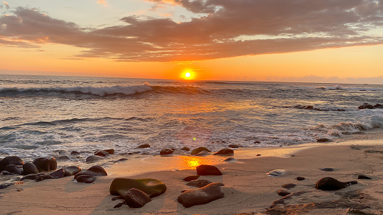 The sun sets on yet another day in Kona, Hawaii. The beauty of Hawaii is on full display until the very end of the day.