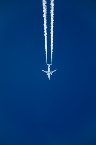 Airplane vapor trails