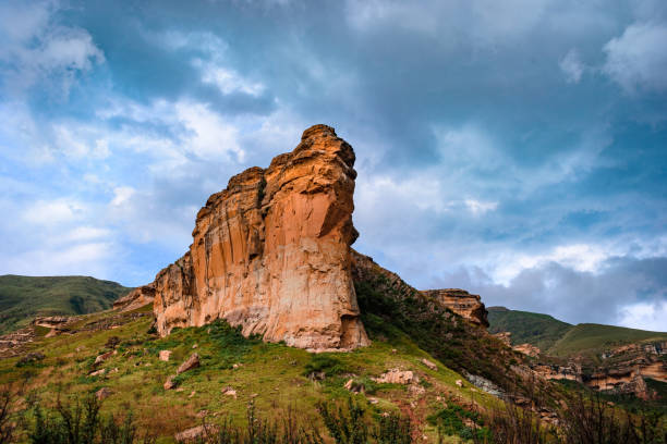 The Brandwag Buttress (Sentinel) lit up at sunset in Golden Gate Highlands National Park. The Brandwag Buttress (Sentinel) is an iconic outcrop formed of sedimentary sandstone. The nature reserve is near the popular town of Clarens in the Free State, South Africa. golden gate highlands national park stock pictures, royalty-free photos & images