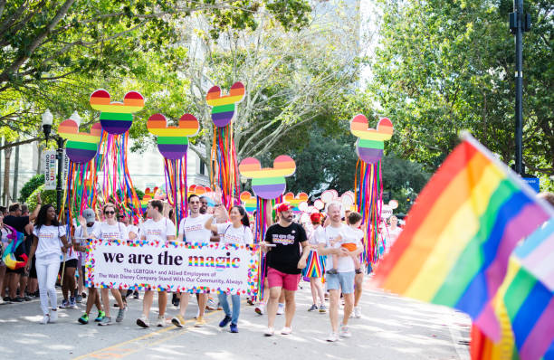 funcionários da disney em orlando come 
out with pride festival 2022 - pulse orlando night club & ultra lounge - fotografias e filmes do acervo