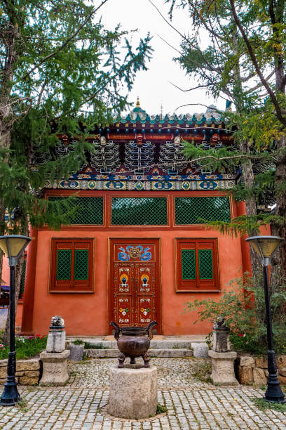 istock Building front in Gandantegchinlin minastery in Ulaanbaatar 1433768349