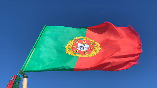 Bandera ondulante de Portugal photo