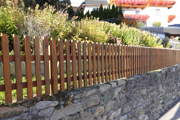 istock garden fence 1433800328
