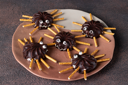 Halloween Treats - Chocolate Marshmallow Spiders With Sweet Straws