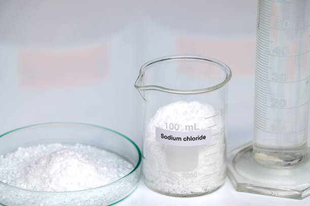 Sodium chloride in glass, chemical in the laboratory and industry Sodium chloride in glass, chemical in the laboratory and industry, Chemicals used in the analysis saline drip stock pictures, royalty-free photos & images