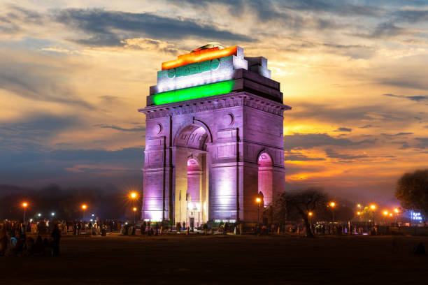 o portão da índia, vista iluminada à noite, nova deli - new delhi india night government - fotografias e filmes do acervo