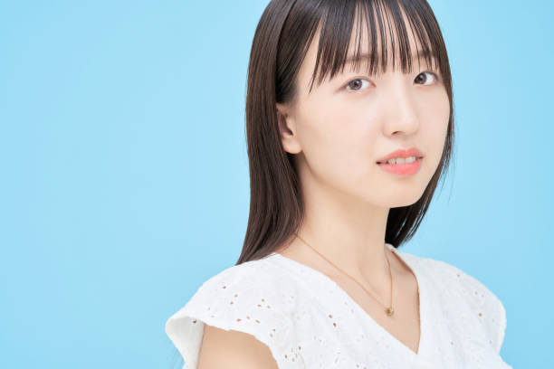 istock Young woman and blue background 1433847912