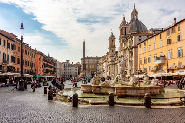 площадь пьяцца навона в центре рима, италия - piazza navona стоковые фото и изображения