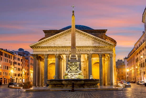 antiguo edificio del panteón en roma por la noche, italia - ancient rome rome fountain pantheon rome fotografías e imágenes de stock