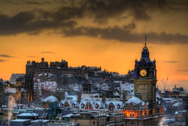 Zimowy zachód słońca w Edynburgu – zdjęcie