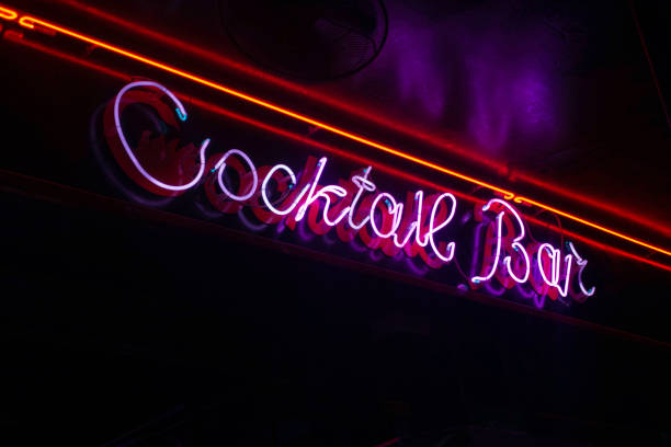 istock Neon cocktail bar sign 1433924915