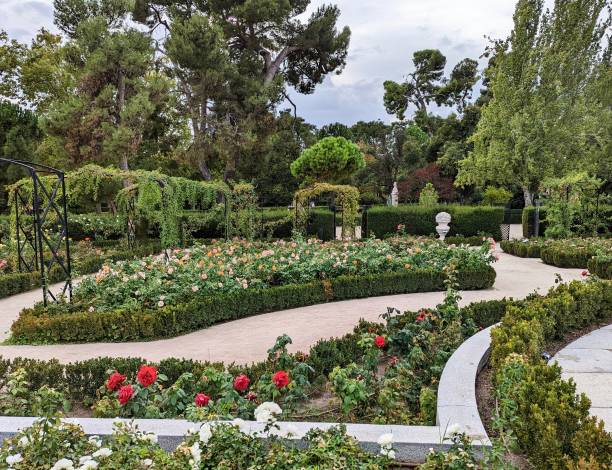istock Garden park El Retiro 1433937616
