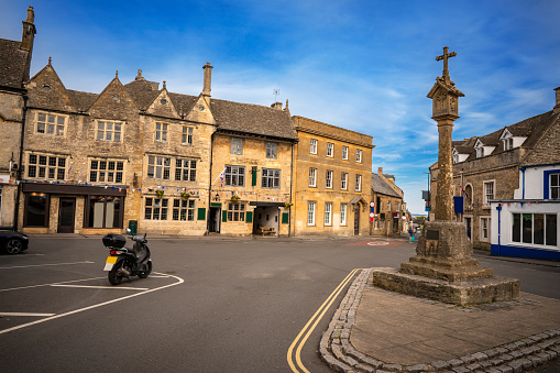 Stow on the Wold village Market Square in the Cotswolds Gloucestershire of England UK