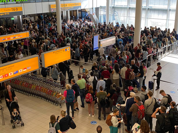 long passenger queue for passport control for leaving the schengen area at amsterdam schiphol airport. most travellers are leaving eu to travel to uk after brexit travel regulations mean extra passport checks and stamps - schiphol stockfoto's en -beelden