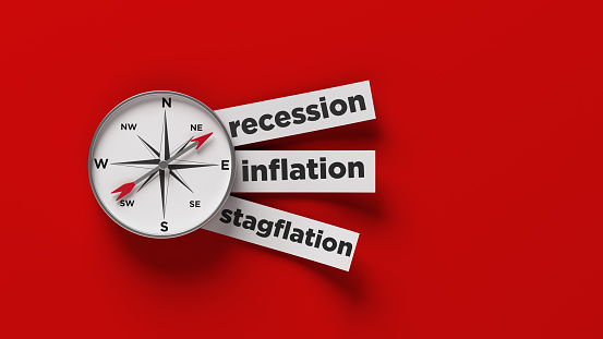 Brújula inflación recesión y texto de estanflación sobre fondo de color rojo photo