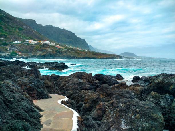 istock travel to Puerto de la Cruz 1434070336