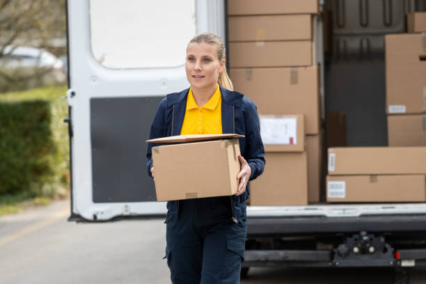 istock Delivery person carrying packages 1434084299