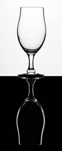 paryż, francja - 10 14 2022: martwa natura. zdjęcie studyjne studio ujęcie pustego szkła kryształowego - wineglass glass crystal studio shot zdjęcia i obrazy z banku zdjęć