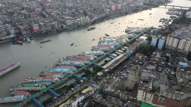 istock The Line of Lonch in Sadarghat 1434106866