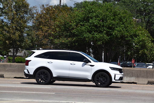 White Kia SUV on Gulf Freeway, Interstate 10 (1-10) in Houston, Tx