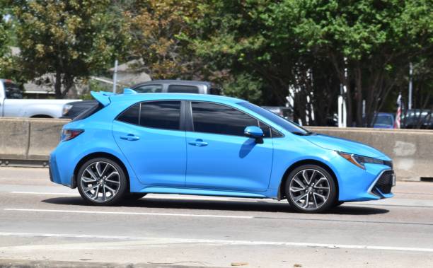 blauer toyota gr corolla - texas blues stock-fotos und bilder