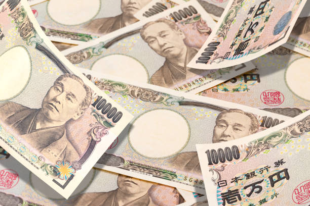 istock Falling 10,000 yen bills money 1434148668