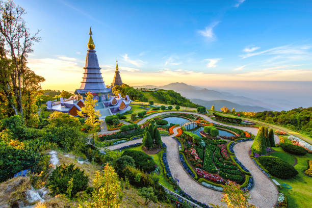 doi inthanon в чиангмае, таиланд - stupa pagoda thailand asian culture стоковые фото и изображения