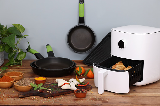 Hot air fryer with Samosa