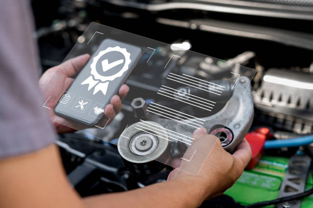 Customer Satisfaction Guarantee concept on virtual screens, Employees check the conditions of quality assurance of car parts from claims with digital document on smartphone modern work car service concepto de garantía de satisfacción del cliente en pantallas virtuales, los empleados verifican las condiciones de garantía de calidad de las piezas de automóviles a partir de reclamos con documento digital en teléfono inteligente servicio de automó