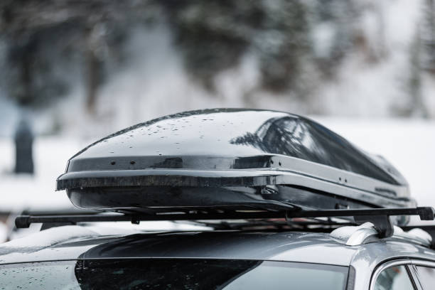 istock Roof rack with cargo box in winter 1434178026