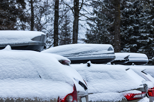 Roof rack with cargo box on car roof in winter.