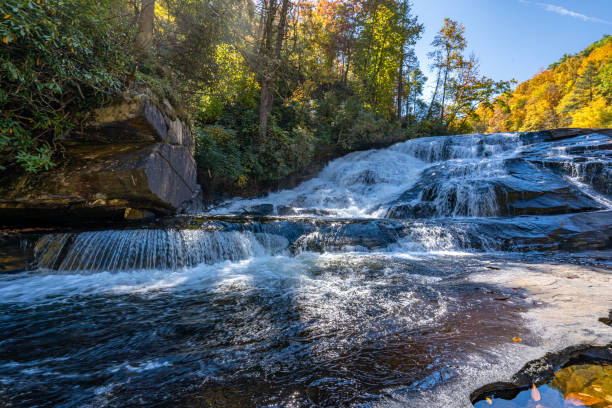 beautiful fall foliage around triple falls in dupont state recreational forest near asheville north carolina usa - triple falls fotos imagens e fotografias de stock